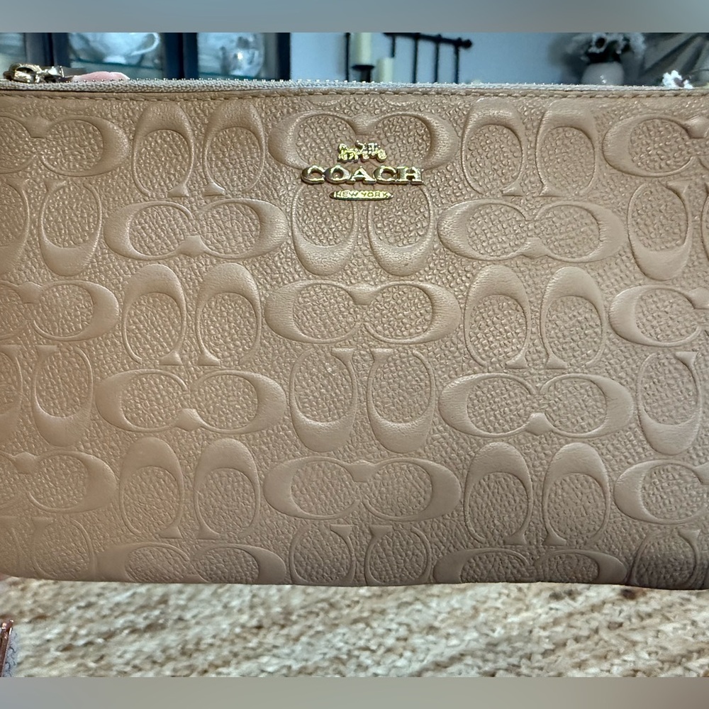 🔥🔥 LOW START🔥🔥 Coach Large Double Corner Zip Wristlet in Taupe Embossed Leather